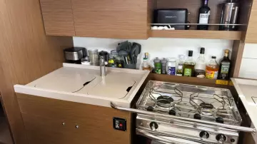 36 06 Galley IMG_1888_beneteau_461_2020
