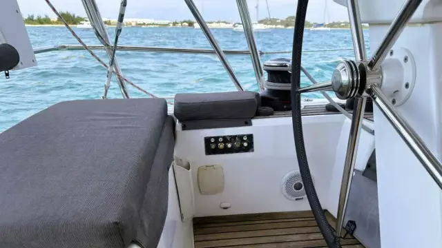 13 02 Cockpit IMG_1711_beneteau_461_2020