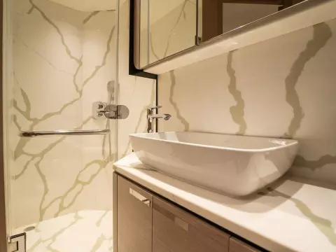 29 - Master Cabin En Suite