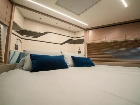 32 - VIP Cabin