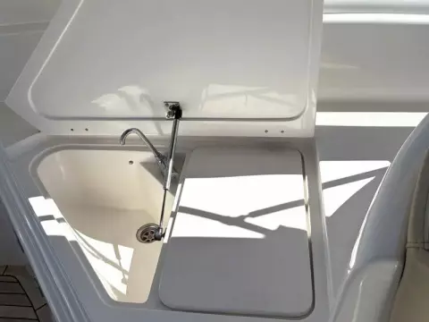 10 - Cockpit Wet Bar