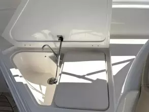 10 - Cockpit Wet Bar