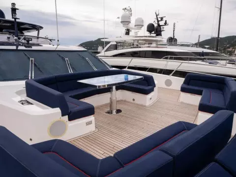 14 - Foredeck