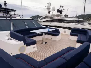 14 - Foredeck