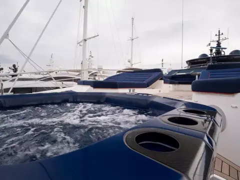 17 - Foredeck