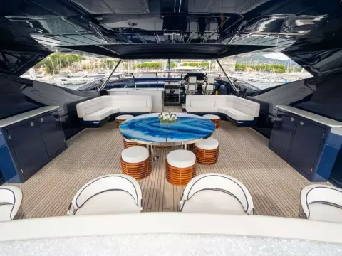 6 - Flybridge