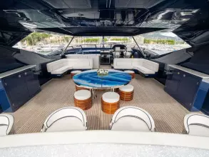 6 - Flybridge
