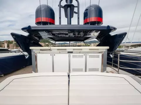 4 - Flybridge