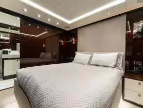 48 - Starboard Guest Cabin