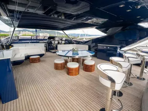 8 - Flybridge