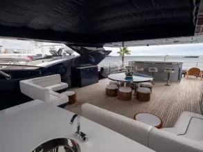 11 - Flybridge