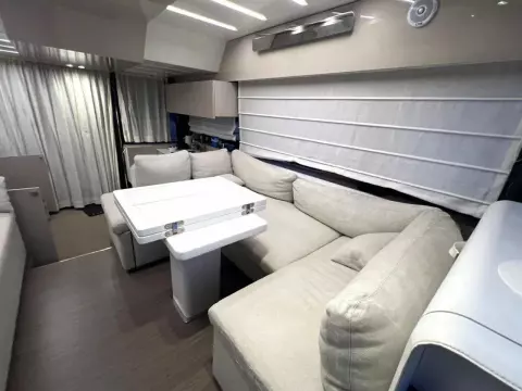 11 - Saloon