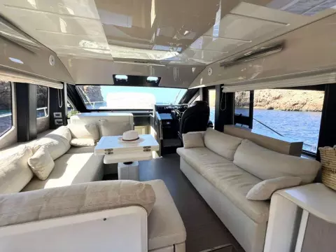 10 - Saloon