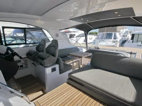 12 - Cockpit