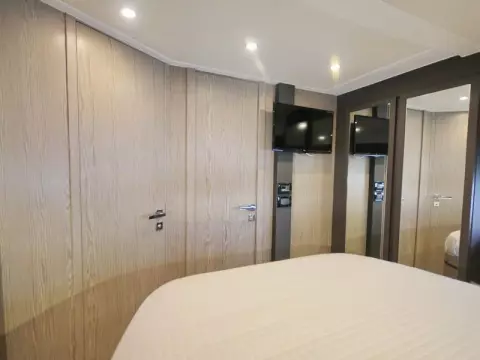26 - VIP Cabin