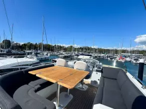 4 - Flybridge
