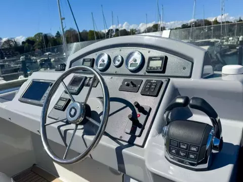 8 - Flybridge Helm