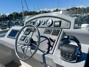 8 - Flybridge Helm