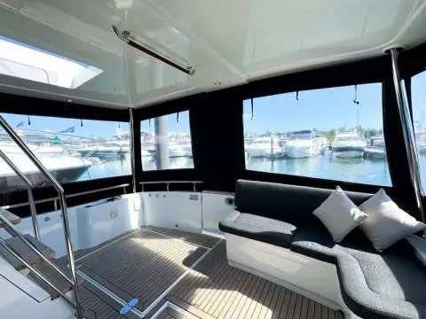17 - Aft Cockpit