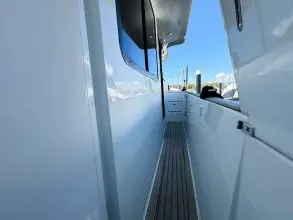 16 - Side Deck