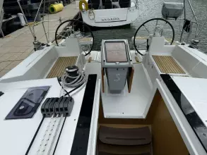 MR3 Spacious Teak Cockpit