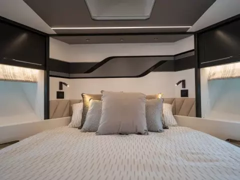28 - VIP Cabin