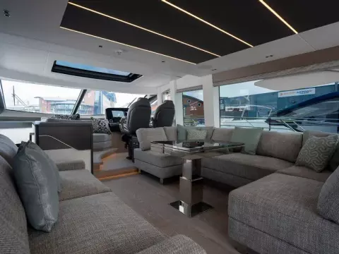 12 - Saloon