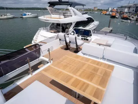 2 - Flybridge