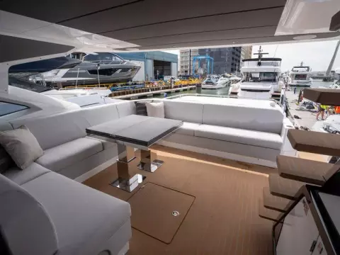10 - Aft Cockpit