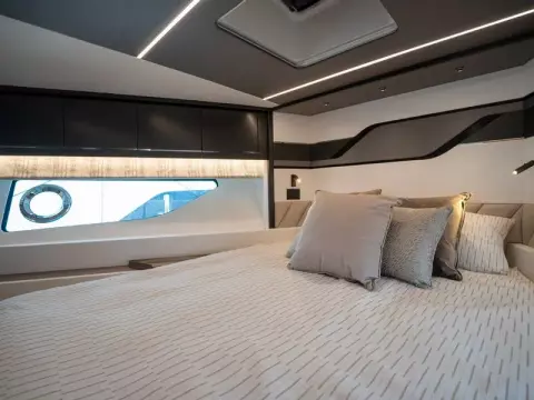 27 - VIP Cabin