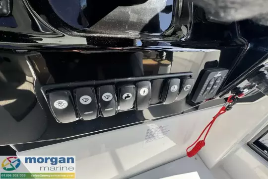 Jeanneau Merry Fisher 895 Offshore - buttons