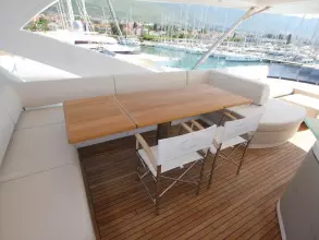 8 - Flybridge