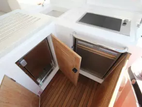 11 - Flybridge Wet Bar