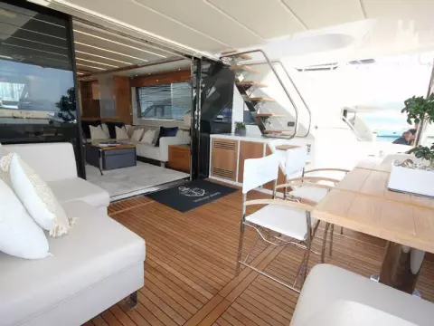 22 - Aft Cockpit
