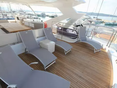 5 - Flybridge