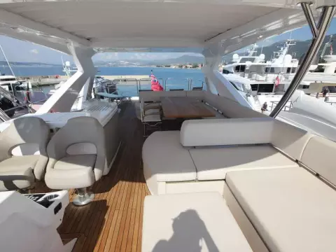 14 - Flybridge