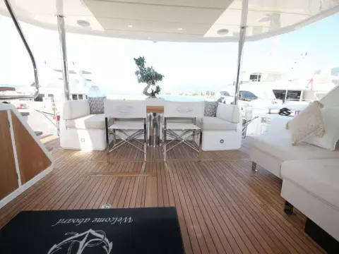 21 - Aft Cockpit