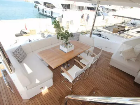 19 - Aft Cockpit