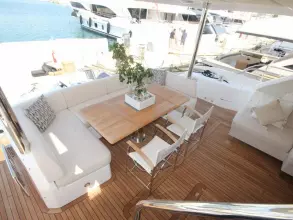 19 - Aft Cockpit