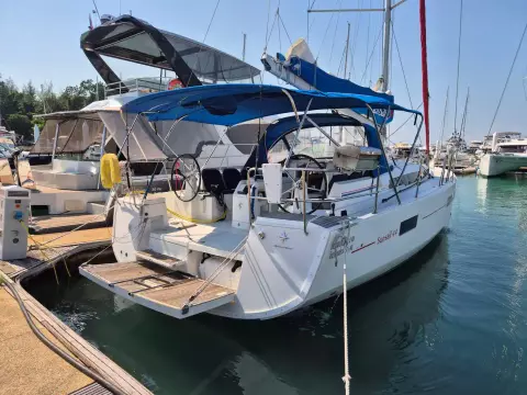 2020 Jeanneau Sun Odyssey 440 yacht docked at marina, featuring sleek design and spacious deck.