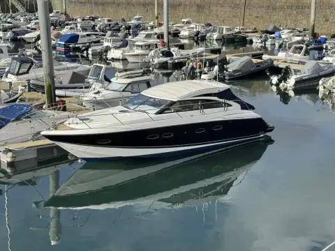 2011 Princess V42 2