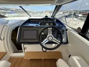 2011 Princess V42 27