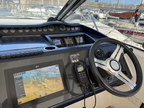 2011 Princess V42 28