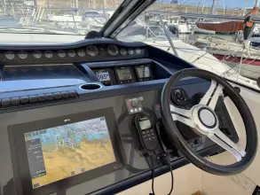 2011 Princess V42 28