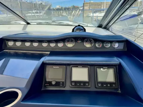 2011 Princess V42 30