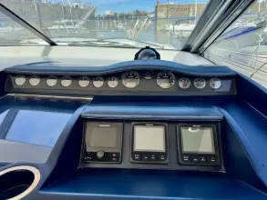 2011 Princess V42 30