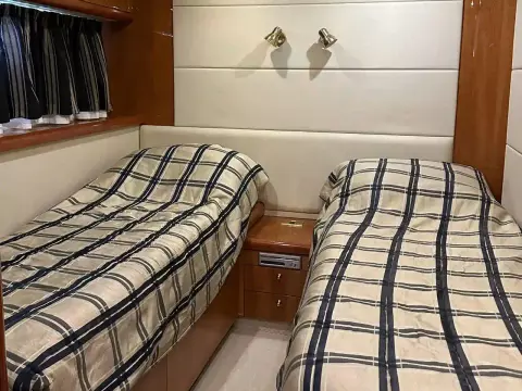 16 - Twin Cabin