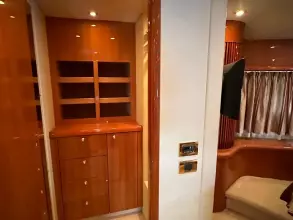 15 - VIP Cabin