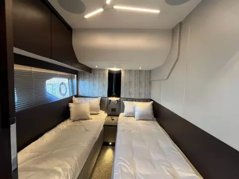 36 - VIP Cabin