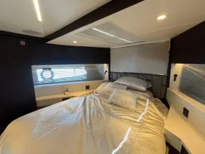 33 - VIP Cabin